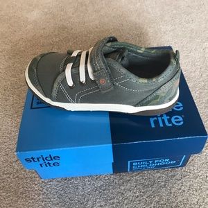 Stride rite Dakota size 9.5M brand new w box